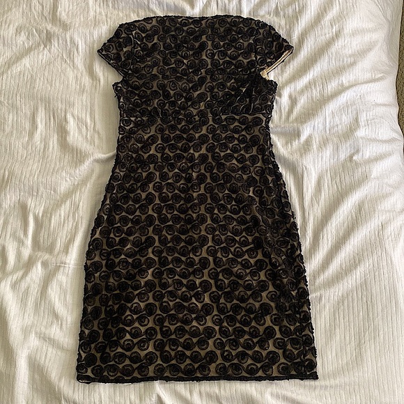 Cap Sleeve Midi-length Mesh Spiralled Lace Cocktail Dress - Picture 4 of 5